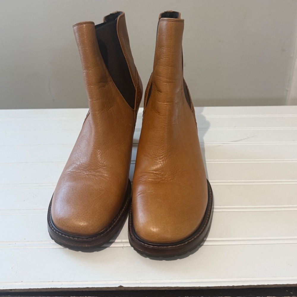 Cole Haan Country Chelsea Boots Ankle Lug Sole 8B Tan Excellent Leather Block